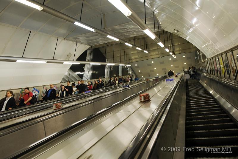 20090409_160843_D3 P1.jpg - London Underground